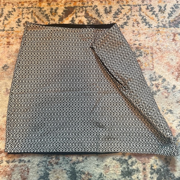 GAP Black & White Pattern Mini Skirt - Picture 3 of 4